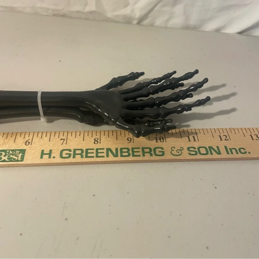 Skeleton tongs Black NEW grab for your holiday party